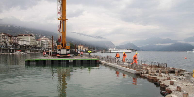 Posizionameto di elementi prefabbricati per la realizzazione del nuovo porto turistico - Comune di Stresa